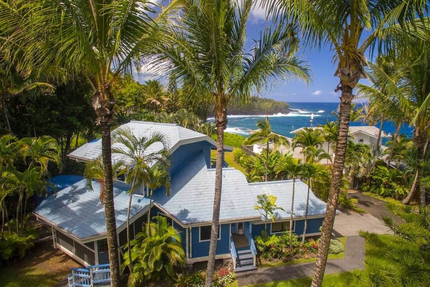 Kehena Black Sand Beach House